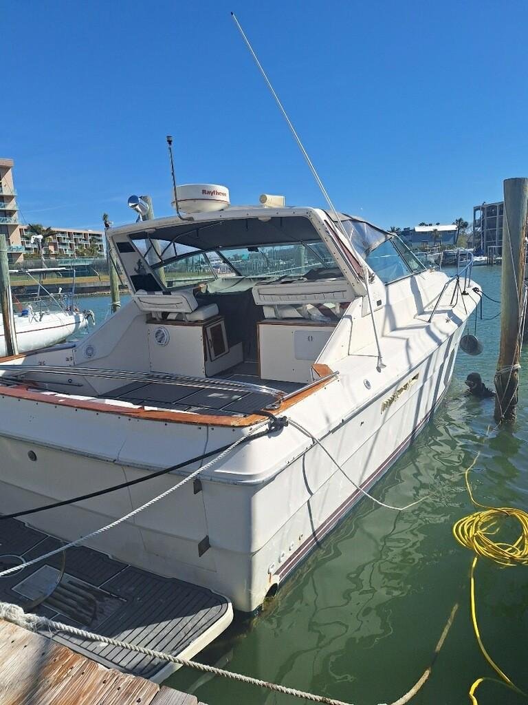 1985 Sea Ray 390 Express Cruiser | 39ft
