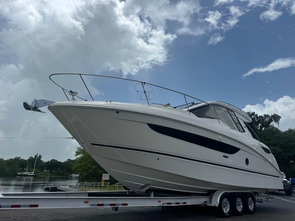 2017 Sea Ray Sundancer 350 Coupe | 35ft - Image 4
