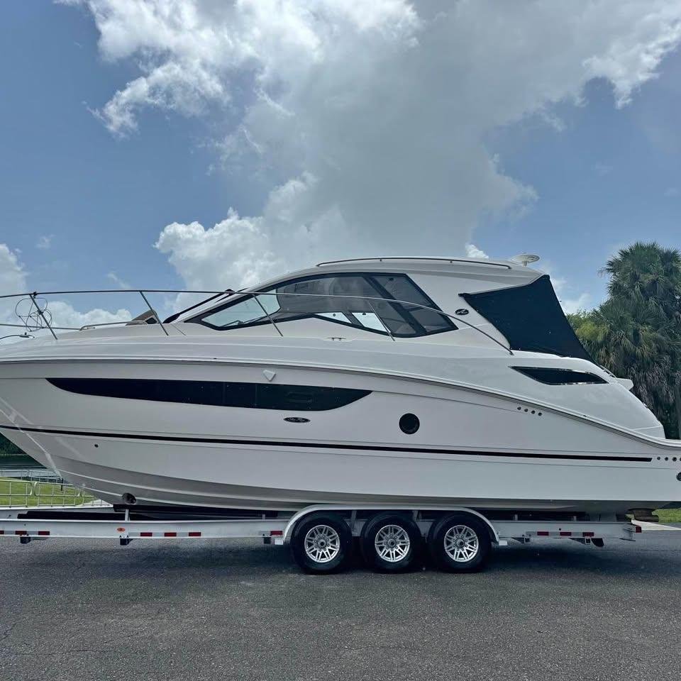 2017 Sea Ray Sundancer 350 Coupe | 35ft