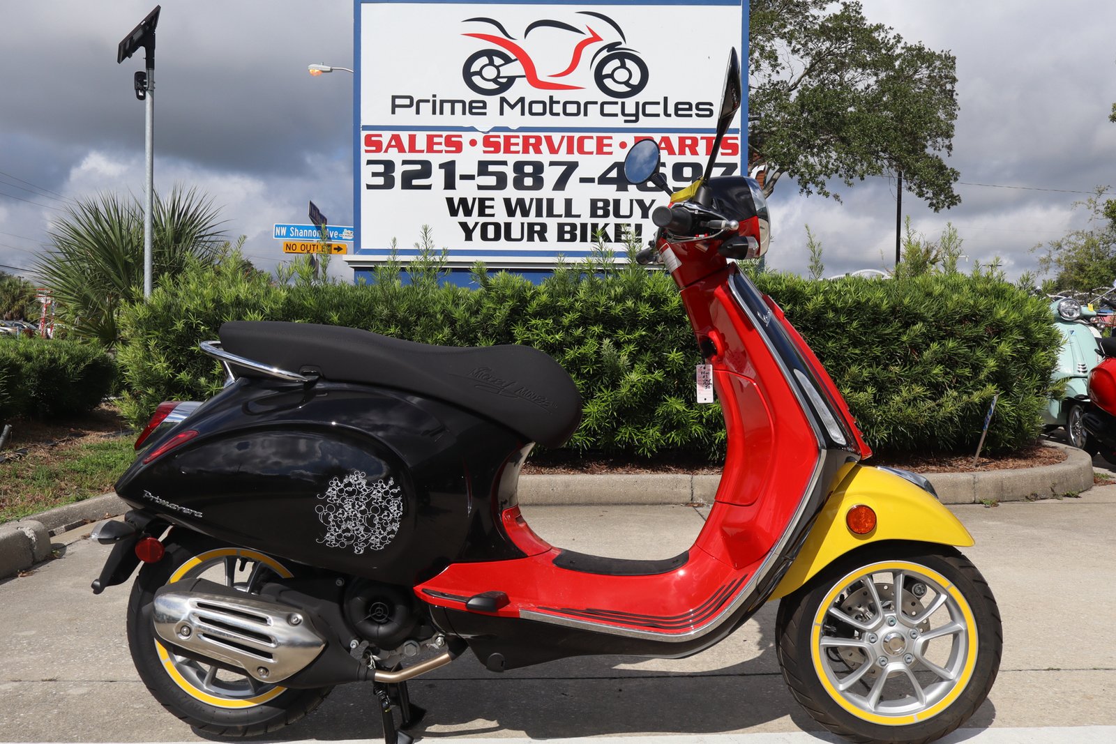 2023 Vespa Primavera 150 Disney Mickey Mouse Edition By Vespa