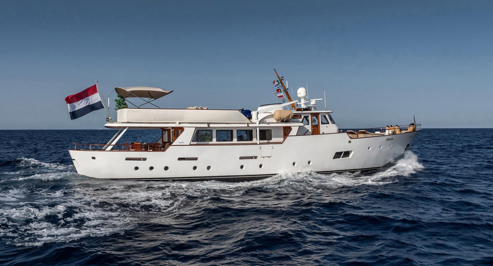 Feadship Classic Canoe Stern 1963 "SISSI"