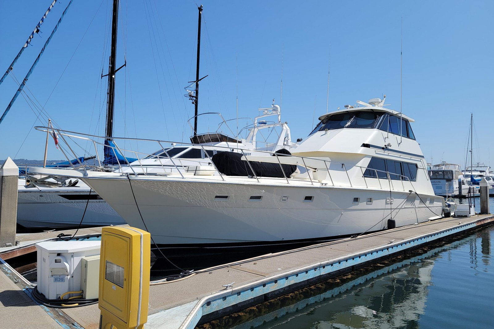 Hatteras Convertible 1989 “Southern Girl”