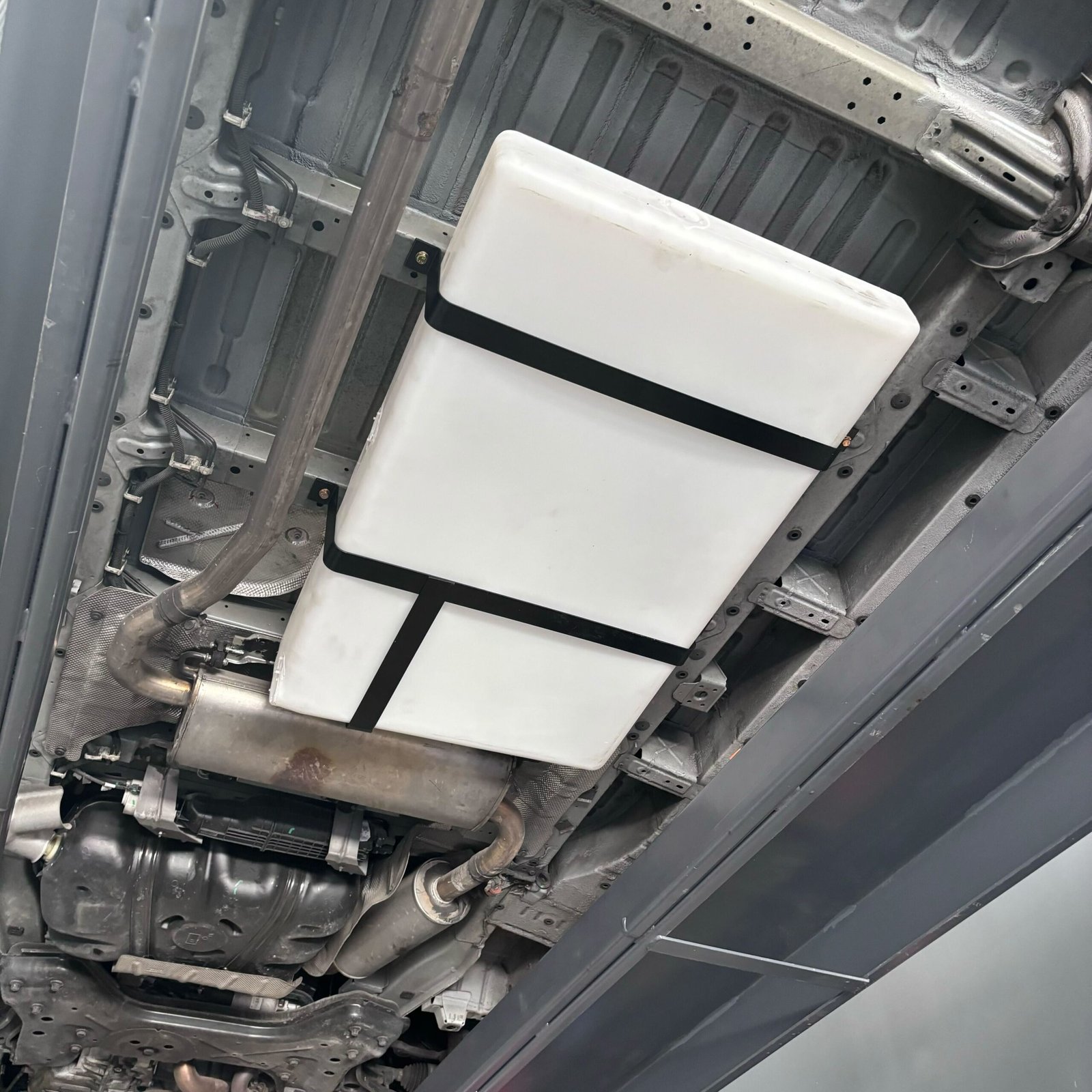 36 Gallon Undercarriage Fresh/Grey Water Tank Ford 2013-2025 Dodge / Ram Promaster 2500, 3500 159� And 159" EXT - Image 3