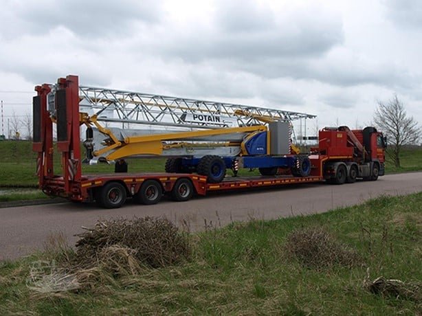 2025 MONTALIFT Mobile Tower Crane for Sale - Image 5