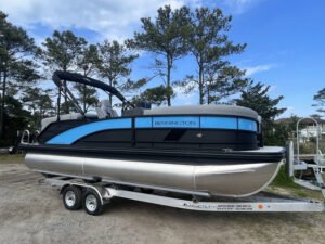 2025 Bennington M Quad Bench 22 MFB Yamaha F150XC