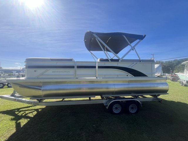 2027 Bennington 22 SL Yamaha F150XD2 - Image 3