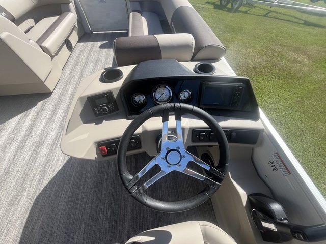 2027 Bennington 22 SL Yamaha F150XD2 - Image 9