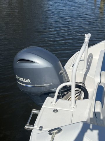 2022 Robalo R207 Yamaha - Image 3